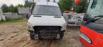 Mercedes-Benz Sprinter 316 CDI 2013 года выпуска, VIN: WDB9066351S792279, госномер 348DBL. Объем двигателя 2143 см³, механическая коробка передач, цвет белый. Годные остатки. Лакокрасочное покрытие имеет повреждения: мелкие царапины, сколы, вмятины. Передний бампер и решетка радиатора отсутствуют…