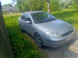 Ford Focus 2004 легковой, VIN X9FFXXEEDF4S42493, на условном ходу. VIN-номер частично не читаемый, требуется ремонт.