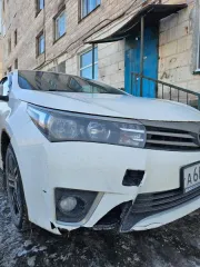 Toyota Corolla 2014 Вторичные. А/с Toyota Corolla, г.в. 2014, VIN NMTBB3JE40R056176, цвет белый, передний бампер правая часть имеет значительное повреждение, трещина, отсутствует крышка люка для крюка. Техническое состояние не проверялось. Заложенное имущество. Расположено по адресу: Мурманская…