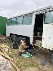 Камаз 4310, 1992 г.в., г/н В185ЕС 89, VIN КАБ43100031867556. Согласно акта осмотра, автомобиль не заводится, отсутствует АКБ, не работает КПП.