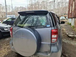 Toyota Rush 2006 года, серый. VIN отсутствует, ПТС 25 УМ 594267, госномер А986УС41. Произведен в Японии. Двигатель бензиновый, модель 3SZ, номер 1673811, мощность 109 л.с., объем 1495 см³.