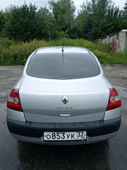 Renault Megan, 2005 - автотранспортное средство Рено Меган, 2005 г.в., VIN VF1LM1B0H33612300, номер кузова VF1LM1B0H33612300. Требуется замена тормозных дисков и колодок по кругу, имеется трещина на лобовом стекле, ремонт или замена капота, имеются сколы и царапины по всему кузову, пороги под…