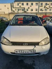 ВАЗ 111730 Лада Калина 2009 года, госномер К132ХН763, VIN XTA11173090044797. Имеет видимые дефекты: коррозия элементов кузова, повреждения ЛКП, повреждение заднего бампера, разрушение переднего бампера, вмятины на капоте и переднем левом крыле. Разрушение наружной ручки задней двери слева. АКБ…