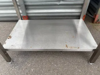 Kayman SP-222/1006 стол производственный. Является бывшим в употреблении имуществом, могут иметься скрытые недостатки.