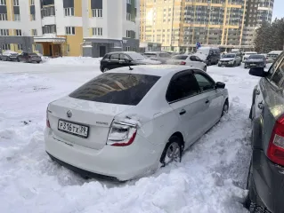 Skoda Rapid 2015, VIN: XW8AC1NH3GK105831, год выпуска: 2015, гос.номер Р316ТХ39. ТС находится в залоге у АО Тбанк. Повреждения ТС: задняя правая фара; заднее правое крыло; задний бампер; переднее правое крыло; передний правый бампер; передняя правая фара; замок открывания двери. ТС не на ходу.