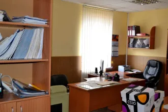 Административное здание, кад.№ 51:01:0101002:104, S=372,2 кв.м.; Склад - часть здания, кад.№ 51:01:0101002:123, S=427,7 кв.м.; здание гаража, кад.№ 51:01:0101002:89, S=1798,7 кв.м.; Земельный участок, кад.№ 51:01:0101002:6, S=4725 +/- 24,06 кв.м.; Беседка-гриль; Сторожка из бруса; Видеорегистратор…