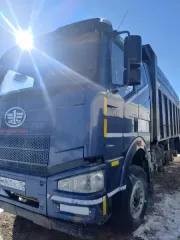 Грузовой автомобиль FAW, СА3250Р66К2 Т1Е4, 2014 г.в., госномер М860МС75, цвет кузова - синий, VIN LFWKVXPP1E1E26178, номер двигателя – 52397012. Имущество обременено залогом в пользу ФНС. Место хранения: Забайкальский край, Ононский район, село Нижний Цасучей, улица Комсомольская, дом 32. На кузове…