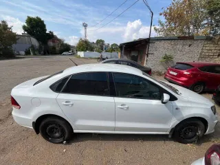 VW Polo, 2016, 110 лс, 144000 км, АКПП. Белый VW Polo 2016 г.в. Точный пробег неизвестен (указан со слов должника). Использовался в кар-шеринге в приморском городе. Сам не заводится, возможна транспортировка только на эвакуаторе. Документы в наличии (СТС и ПТС). Множественные мелкие царапины по…