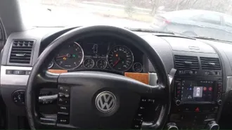 Volkswagen Touareg 2009 года, 240 л.с., пробег 226 545 км, полный привод, АКПП. Цвет черный, дизельный двигатель 3.0 л турбо. Имеются технические неисправности: повреждения ЛКП (сколы, царапины, сход лака), АКПП в аварийном состоянии (пинки, толчки, удары). Автомобиль на ходу. VIN…