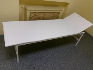 Медицинская смотровая кушетка.