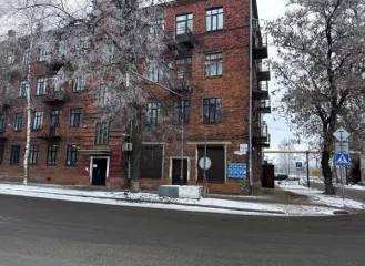 Имущество расположено по адресу: Ярославская область, г. Рыбинск, ул. Большая Казанская, д. 44, с земельным участком, в составе: Здание, кадастровый номер 76:20:080502:19, назначение: нежилое, количество этажей 5, в том числе подземных 1, площадь 1436,8 кв. м, местоположение: Ярославская область…