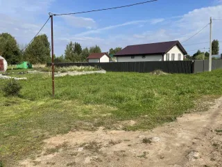 Земельный участок с кадастровым номером: 76:17:153601:1010, площадью: 800 кв.м., расположенный по адресу: РОССИЯ, Ярославская область, р-н Ярославский, д. Кормилицино