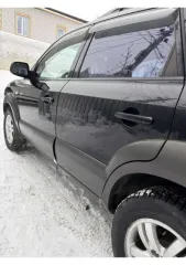 Hyundai Tucson 2007 Hyundai Tucson, 2007 года, 175 лс, 222 000 км, полный привод, АКПП еще Автомобиль Hyundai Tucson 2.7 GLS, 2007 г.в., VIN KMHJN81DP7U622690, цвет кузова – черный.