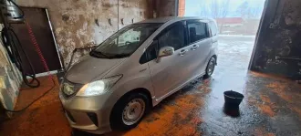 Автомобиль Honda Freed Hybrid, 2011 года выпуска, VIN отсутствует.