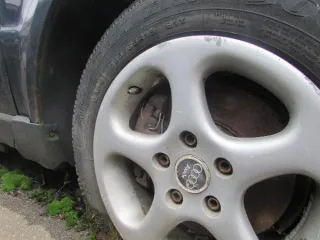 Volkswagen Passat 2002 года выпуска, цвет серый, государственный регистрационный знак Р121ХА99, VIN WVWZZZ3BZ2E204002. Мощность двигателя 170 л.с., объем двигателя 2324 см³, механическая коробка передач, вид транспорта легковой.
