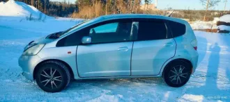 Honda Fit, 2008 года, 100 лс, 241000 км, АКПП. Автомобиль Honda Fit, 2008 г.в., гос.рег.знак С438НУ138, модель, номер двигателя: L13А, 4112636, мощность (кВт/л.с.): 74.0/100.0, рабочий объём двигателя (см3): 1339, номер кузова: GE61101583, цвет кузова: серый.
