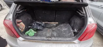 Peugeot 307, 2007 г.в., VIN: VF33CNFUL84954453, серый, 1.6 л (109 л.с.), экологический класс 4, хэтчбек. Авто битое в левую переднюю и заднюю части, после ДТП отремонтировано (по цвету краски видно, где был ремонт). Обшивка потолка демонтирована (отсырела и покрылась плесенью). Масло расходует на…