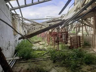 Нежилое здание площадью 1 277,60 кв. м по адресу: Нижегородская область, Тонкинский район, рабочий поселок Тонкино, улица Заречная, дом 24 "А"/1. Кадастровый номер здания: 52:04:0200016:493, земельного участка: 52:04:0200016:492.