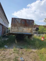 Грузовой тягач седельный марки МАЗ 643019-1420-010, 2015 г.в., г/н А628НК124, цвет кузова – белый, № шасси (рамы) Y3M643019F0000556.  Собственник – ООО "Абаканская металлургическая корпорация". В отношении ТС числится обременение в виде залога в пользу физического лица, не являющегося взыскателем…