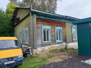 Земельный участок площадью 514 кв.м с административным зданием 270.4 кв.м. Кадастровый номер участка: 55:08:220113:634. Адрес: Омская область, Колосовский район, с. Колосовка, ул. Ленина, 3. На участке расположено административное здание ИВС площадью 270.4 кв.м, назначение нежилое, 1 этаж…