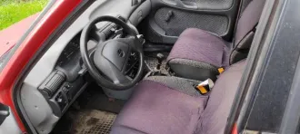 Opel Astra 1994 года выпуска, VIN W0L000058R5210322, модель двигателя С14NZ02AE0177. Цвет красный, мощность 60 л.с., бензиновый двигатель. Состояние неудовлетворительное: автомобиль не на ходу, битый, мотор не работает, битое переднее стекло, повреждения кузова, аккумулятор сел, в наличии 1…