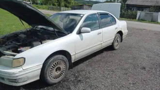 Nissan Cefiro, 1998 года, 155 лс, легковой автомобиль, номер двигателя VQZ0 00B069A, кузов № A32508943 (требуется ремонт двигателя, замков и стеклоподъемников с левой стороны, кузов-распил, коррозия по кузову, пороги гнилые, правая стойка вырвана и подварена)