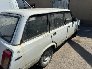 ВАЗ 21043, 2001 года выпуска, VIN XTA21043010837960. Автомобиль без регистрационного знака, не на ходу, с признаками эксплуатации. Имеются видимые дефекты и механические повреждения, возможны скрытые повреждения и дефекты.