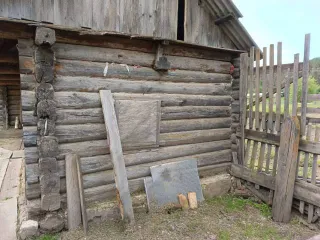 Доля здания 76.8 кв.м и участка 3703 кв.м Амурская область 1/5 доля здания, площадь 76.8 кв.м., назначение: жилое, количество этажей: 1, адрес (местонахождение): Россия, Амурская область, р-н Магдагачинский, с Черняево, ул Подгорная, д 20, кадастровый (условный) номер: 28:16:013901:1259. 1/5 доля…