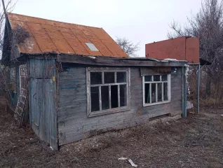 Жилое здание, площадь: 38,5 кв.м., кадастровый номер: 64:38:040501:939 и земельный участок, площадь: 410 кв.м., категория земель: Земли сельскохозяйственного назначения, разрешенное использование: Для ведения садоводства, кадастровый номер: 64:38:040501:381, адрес: Саратовская обл., Энгельсский…
