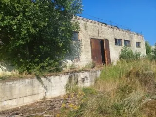 7 объектов конкурсной массы, имущественный комплекс по адресу: Чувашская Республика, г. Канаш, Ульяновское шоссе:  
1. Материальный склад кадастровый №21:11:240201:1986,  
2. Забор из железобетонных плит из железных листов с пятью воротами, протяженность 1572 п.м., кадастровый №21:11:000000:1287, …