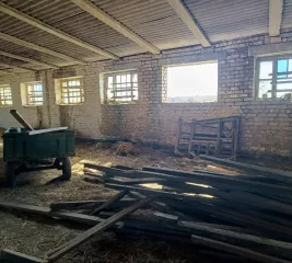 Здание кад. № 26:09:020901:8, пл. 1488.60 кв. м. по адресу СК, Туркменский район, с. Камбулат, МТФ №2.