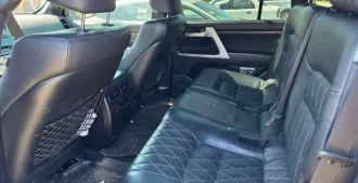 Toyota Land Cruiser 200, VIN JTVCV02JX04255140, 2018 года выпуска, цвет черный. Вид собственности долевая (по 1/2 доли, имущество разделено между бывшими супругами), реализуются обе доли.