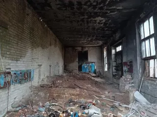 Нежилое здание, общая площадь 255 кв. м, Нижегородская область. Имущественный комплекс: нежилое здание с кадастровым номером 52:36:0003008:2185 - двухэтажное, кирпичное, нежилое здание. Потолки – деревянные, крыша – по обрешетке шифер. Окна наружные с деревянными рамами, двери – дощатые. Отопление…