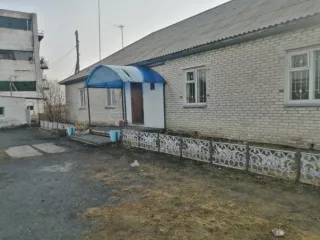Нежилое здание 107,6 кв.м., кадастровый номер: 45:11:040301:938 по адресу: Курганская область, м.о. Макушинский, с. Степное, ул. Новая, д. 1А; трубная система с задней камерой для подогревателя ПП1-53-7-IV (латунь) - 1 шт.; стальной без накипной водогрейный водотрубный котел Кв-р-1 с ручной подачей…