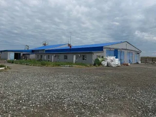 Производственный комплекс 1516,5 кв.м и участок 1,05 га, Астраханская область, р-н Камызякский, литер строения З-З1, по дороге Камызяк-Каралат, состоящий из: земельного участка, кадастровый номер 30:05:040302:2, общей площадью 10475,00 кв.м.; нежилого здания (кормоцех, административное здание)…