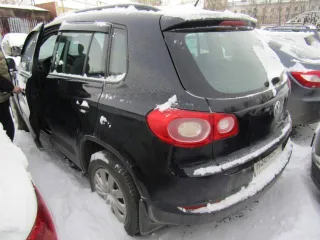 Volkswagen Tiguan, 2011 года выпуска, 150 л.с., пробег 161097 км. Автомобиль легковой, марка: Volkswagen, модель: Tiguan, VIN: XW8ZZZ5NZBG111785, гос. рег. номер: Н304ОС702, год изготовления: 2011.