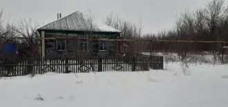 Продается 1/2 доли жилого дома площадью 52.5 кв.м, Россия, Белгородская область, Губкинский район, село Гущино, улица Железнодорожная, дом 138, кадастровый номер: 31:03:0501001:219 и 1/2 доли земельного участка площадью 5300 кв.м, кадастровый номер: 31:03:0501001:29.