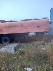 Прицеп-цистерна ЧМЗАП-5524П ТЗ-22, 1996 года выпуска. Двигатель № 5204-017181, шасси № 0002004. Цвет – желтый, разрешенная максимальная масса – 30000 кг, масса без нагрузки – 7000 кг. VIN XTS05524ПR0002004, государственный номер АН6266/59. Находится в городе Новый Уренгой, ЯНАО.