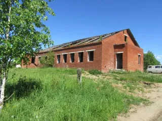 Нежилое здание 254,1 кв.м, земельный участок 1529 кв.м, Пермский край, Усольский район здание, назначение: нежилое, этажей 1, в том числе подземных 0, общей площадью 254,1 кв.м, кадастровый номер: 59:37:0220101:100, адрес объекта: Пермский край, Усольский район, д. Сороковая, ул. Уральская, д. 6, с…