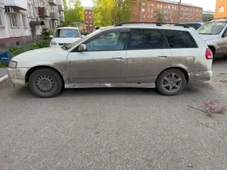 Nissan Wingroad 1999, Легковой автомобиль, марка: НИССАН, модель: ВИНГРОАД, год изготовления: 1999, цвет: Белый, г/н: Н830УТ42, кузов №: WFY11007381 Особенности тех. состояния: протертый салон, разбитый бампер и отсутствие передней фары