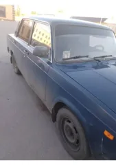 ВАЗ 2107, 2008 года, мощность 72,7 л.с., пробег 67846 км. Автомобиль на ходу. Требуется ремонт коробки передач. Имеется ржавчина, потрескалась краска, вмятина задней двери. Фактическое состояние транспортного средства определяется при осмотре. Все риски, связанные с неознакомлением с имуществом…