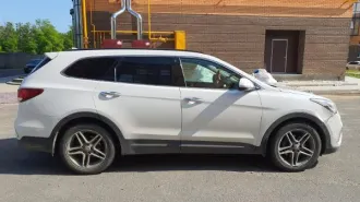 Hyundai Grand Santa Fe универсал 2016 года, госномер К444ОР161, VIN XWESN81XDH0000138, белый цвет, повреждения отсутствуют, пробег 141 013 км. Адрес: Ростовская область, г. Таганрог, ул. П. Тольятти, д. 28/2.