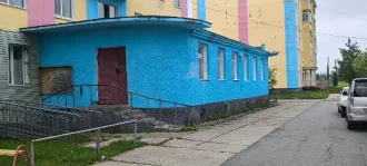 Встроенное помещение магазина 83.7 кв.м Магаданская область Встроенное помещение в жилой дом (магазин) Встроенные помещения магазина, общей площадью 83,7 кв.м, кадастровый номер 49:01:040101:479, расположенные на первом этаже жилого дома по адресу: Магаданская область, Ольский район, с. Гадля, ул…