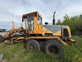 Автогрейдер ДЗ-122 Б-7, 2013, регистрационный номер 0090КЕ10, № двигателя 128766, рама №1731235, цвет желтый, вид движителя колесный, год изготовления 2013.