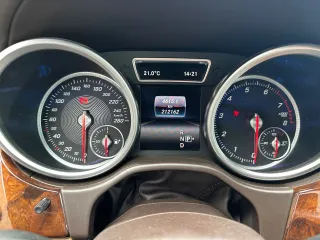 Mercedes-Benz GLE 300 2015 года, серебристого цвета. VIN: WDC1660551A651701. Объем двигателя 3.5 л. ГРЗ У409УО174. Автомобиль частично разукомплектован. На панели приборов высвечиваются сообщения о неисправности блоков управления: ABS, ESP, AIR BAG, датчики шин и прочее. Имеются неисправности…