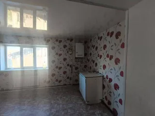 Дома 113,4 м² и участок 885 м², Саратовская область. Жилой дом, площадью: 113,4 кв.м., с кадастровым номером: 64:22:141516:28, расположенный на земельном участке, площадью: 885 кв.м., с кадастровым номером: 64:22:141516:6. Адрес: Российская Федерация, Саратовская область, Новоузенский, г…