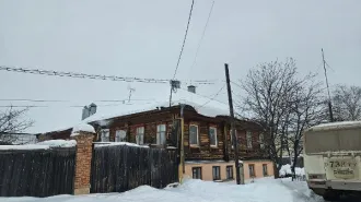 Квартира 33.8 кв.м по адресу: РТ, г. Елабуга, ул. Большая Покровская, д.49, кв.4, кадастровый номер 16:47:011405:5180. Имеются ограничения: запрет на совершение регистрационных действий и аресты, наложенные судебными приставами-исполнителями.