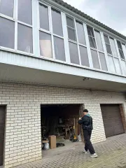 Помещение 51,9 кв.м и 615/9010 доли земельного участка в Краснодарском крае. Помещение, площадь 51,9 кв.м., назначение: Нежилое, количество этажей: 2, адрес: Россия, Краснодарский край, Тихорецкий район, г. Тихорецк, ул. Передовая, д. 207, корп. 7, кадастровый номер: 23:50:0101088:1299, вид…