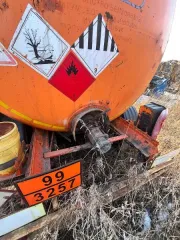 Полуприцеп цистерна 964871, 2012г.в., г/н HО323654, VIN Х8А964871С0000010, модель, номер шасси С000010, номер кузова отсутствует, цвет оранжевый. Рабочее состояние не проверялось, имеет справа большие вмятины, металлическая заплатка в виде пластины. Обременения: запреты судебного пристава…