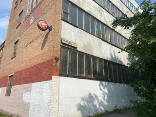 Помещение 105.7 кв. м, Московская область. Площадь 105,70 кв. м, номера на поэтажном плане: этаж 3, пом. 17, 26, 27, 54, 55. Адрес: Московская область, р-н Люберецкий, г Люберцы, пр-кт Октябрьский, д 211. Вход в объект аренды из помещения почтамта, при использовании помещения необходимо учитывать…